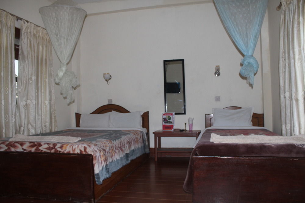 Jungle Sunset Camp Hotel Sauraha Bagian luar foto