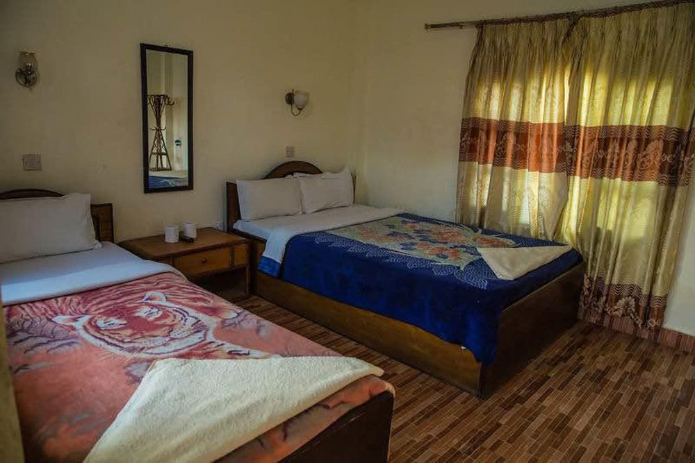 Jungle Sunset Camp Hotel Sauraha Bagian luar foto