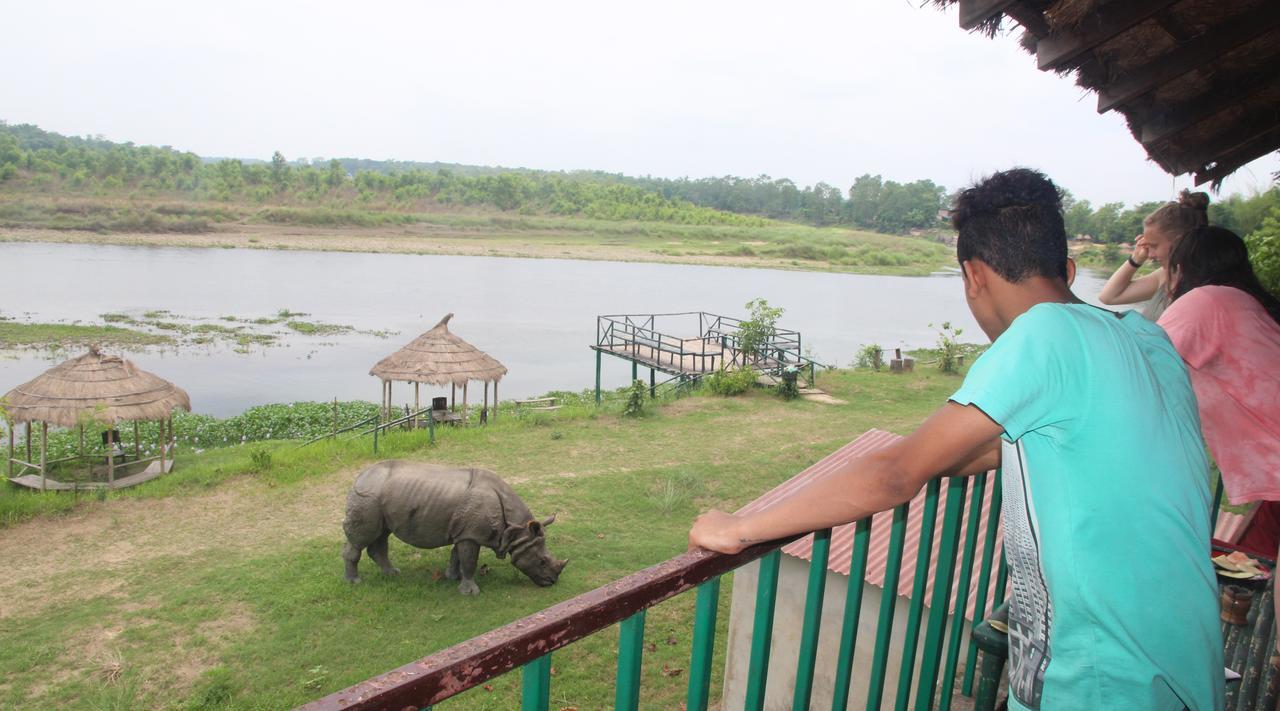 Jungle Sunset Camp Hotel Sauraha Bagian luar foto