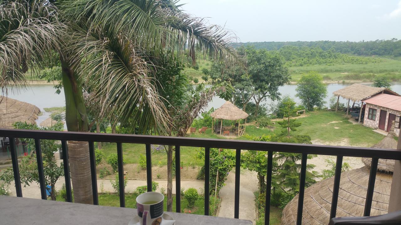 Jungle Sunset Camp Hotel Sauraha Bagian luar foto