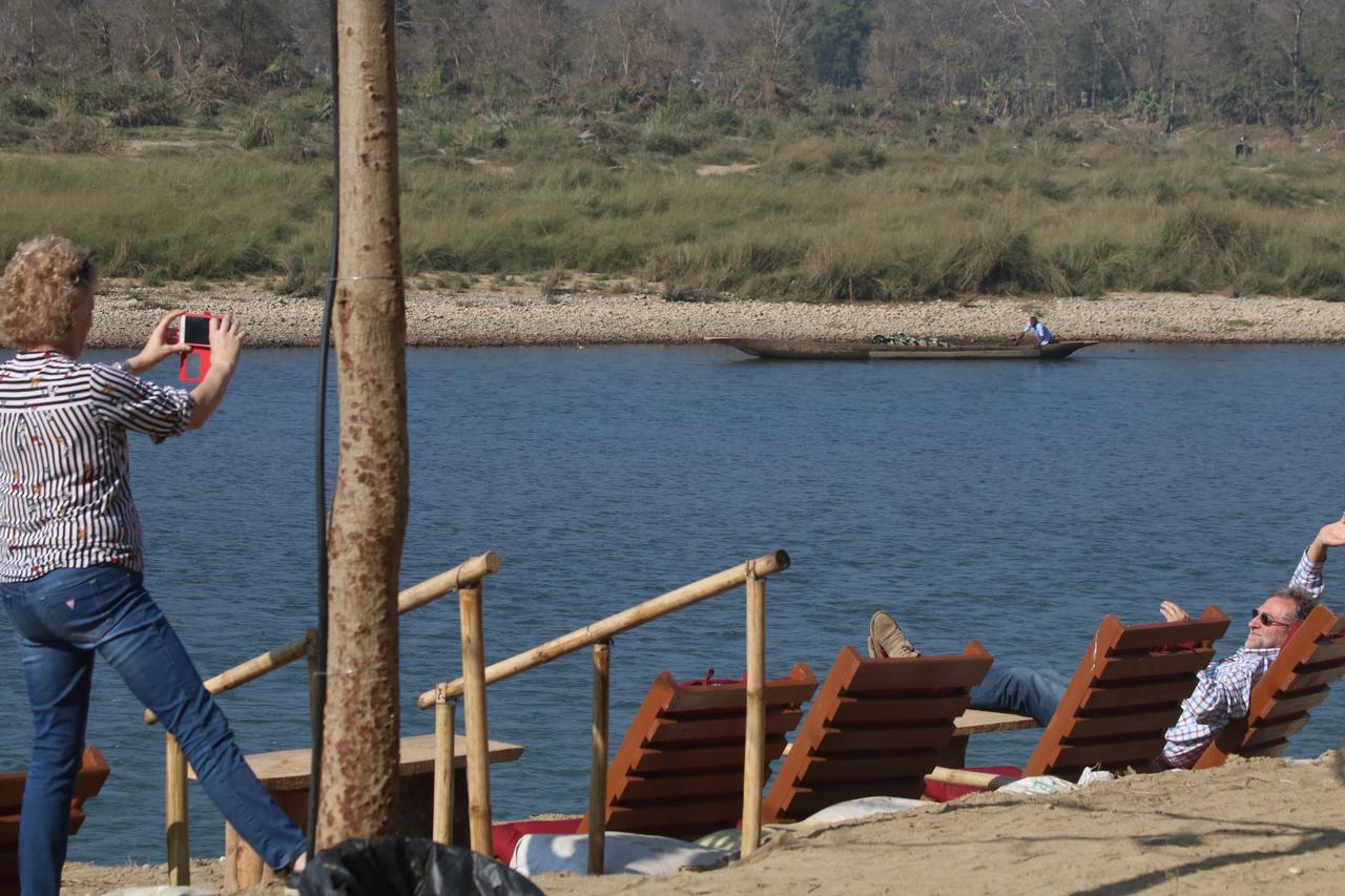Jungle Sunset Camp Hotel Sauraha Bagian luar foto