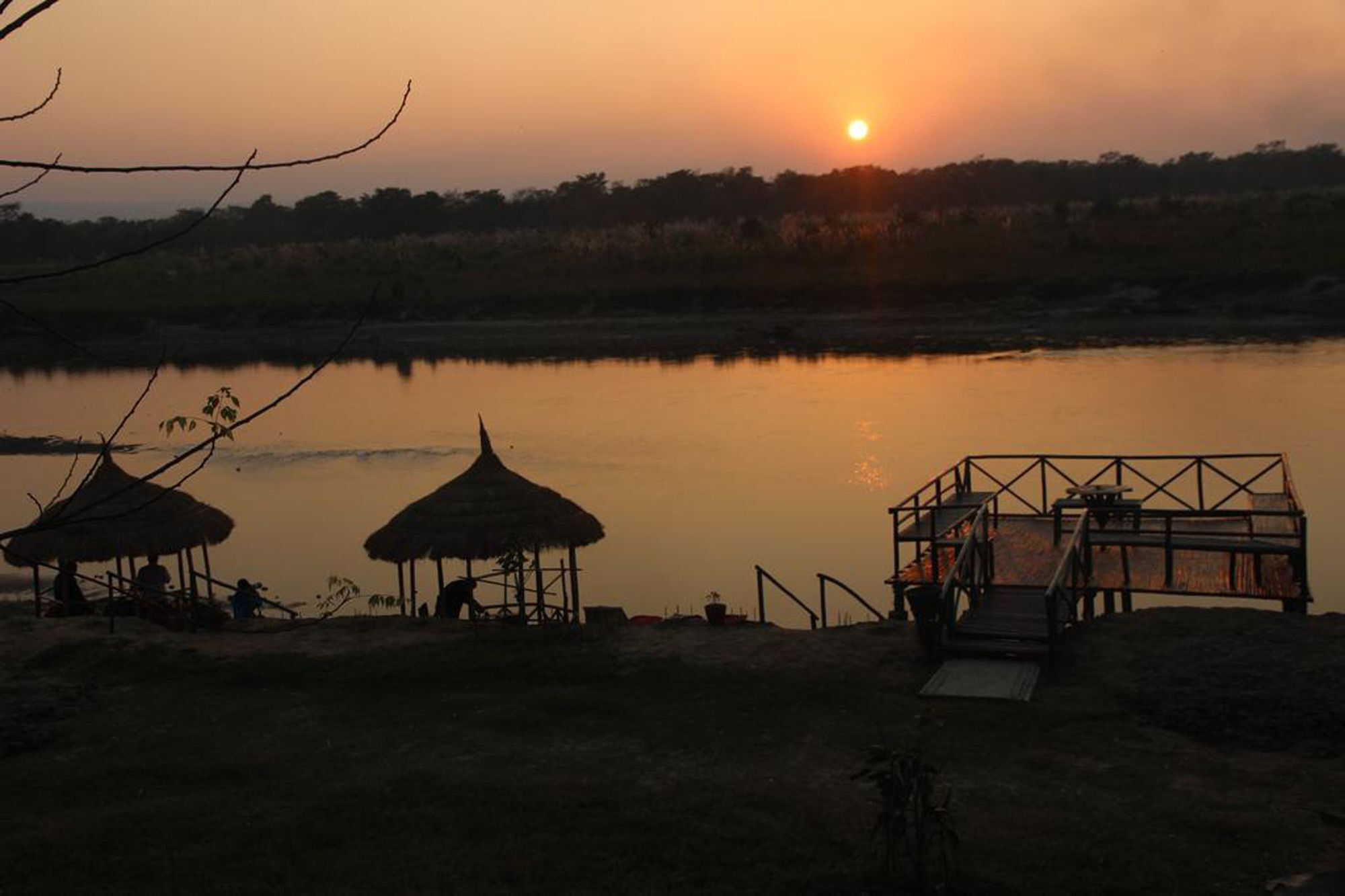 Jungle Sunset Camp Hotel Sauraha Bagian luar foto