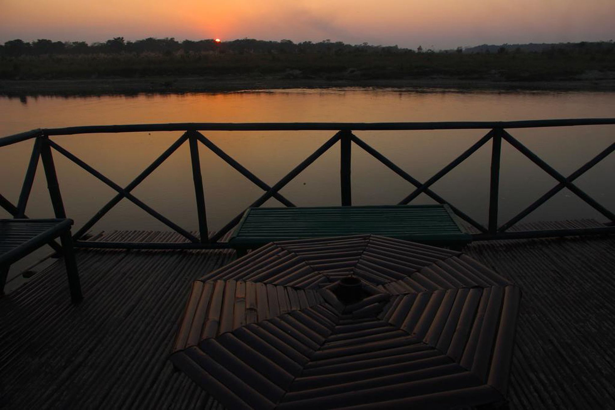 Jungle Sunset Camp Hotel Sauraha Bagian luar foto