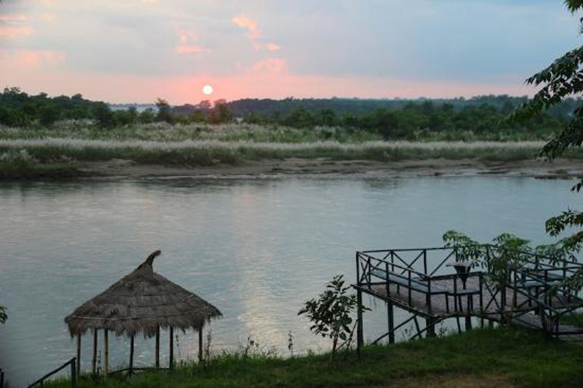 Jungle Sunset Camp Hotel Sauraha Bagian luar foto